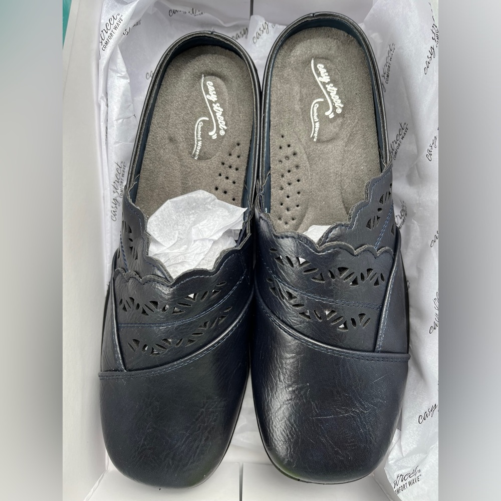 Easy Street Navy Forever Shoe. Size 8. Color: Navy. NEW - Picture 7 of 9